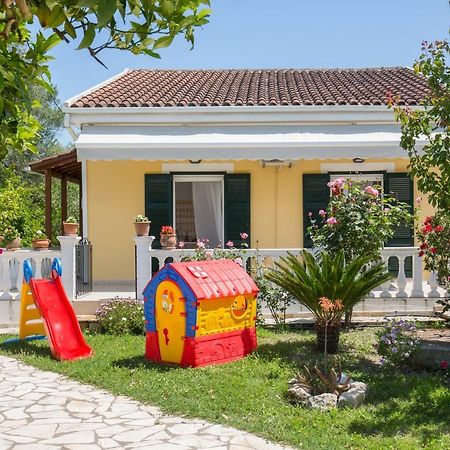 Karia Holiday Home Lefkimmi  Luaran gambar