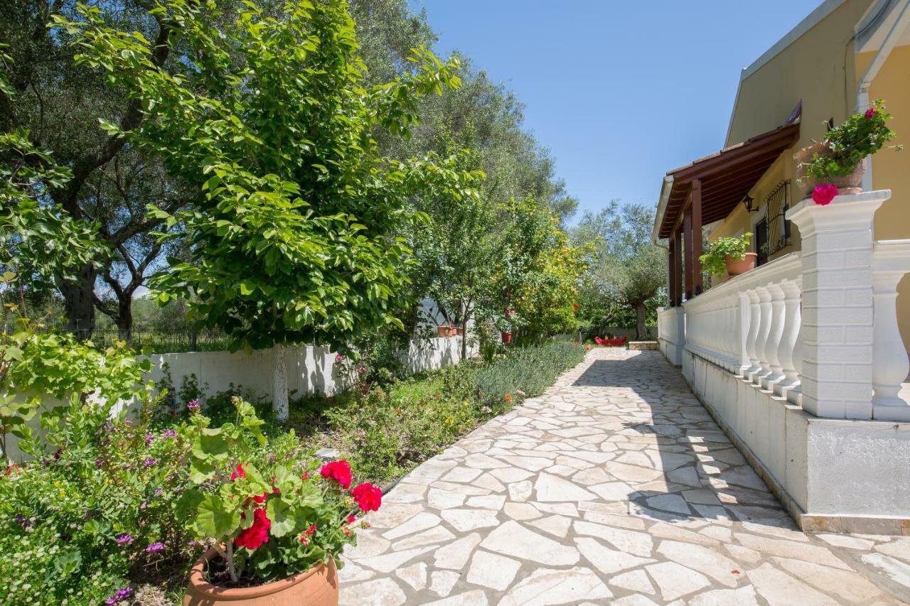 Karia Holiday Home Lefkimmi  Luaran gambar