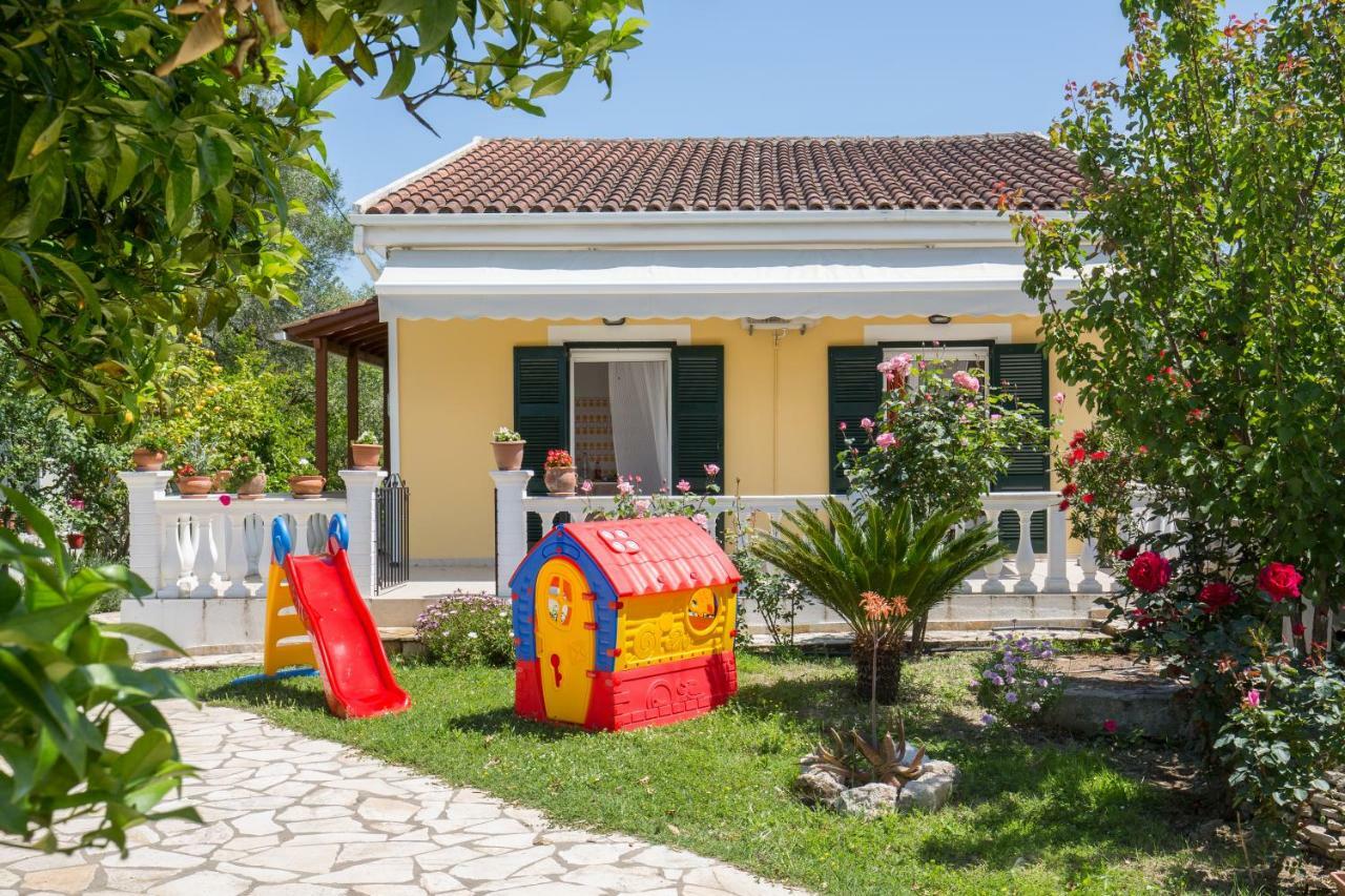 Karia Holiday Home Lefkimmi  Luaran gambar