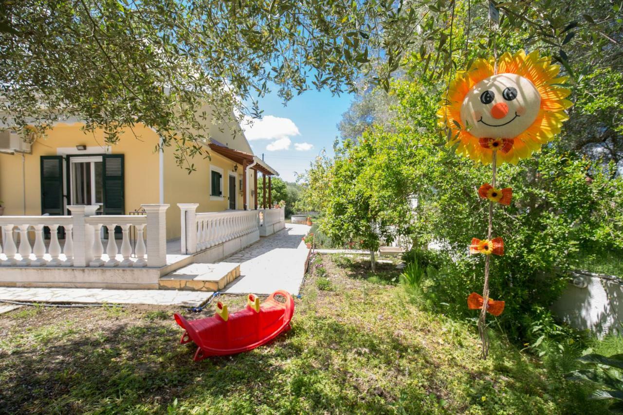 Karia Holiday Home Lefkimmi  Luaran gambar